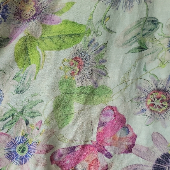 Magnolia Pearl Tee in Big Sky - Picture 2 of 6